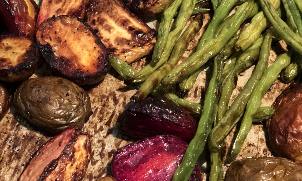 sheet pan roasted green beans and baby potatoes