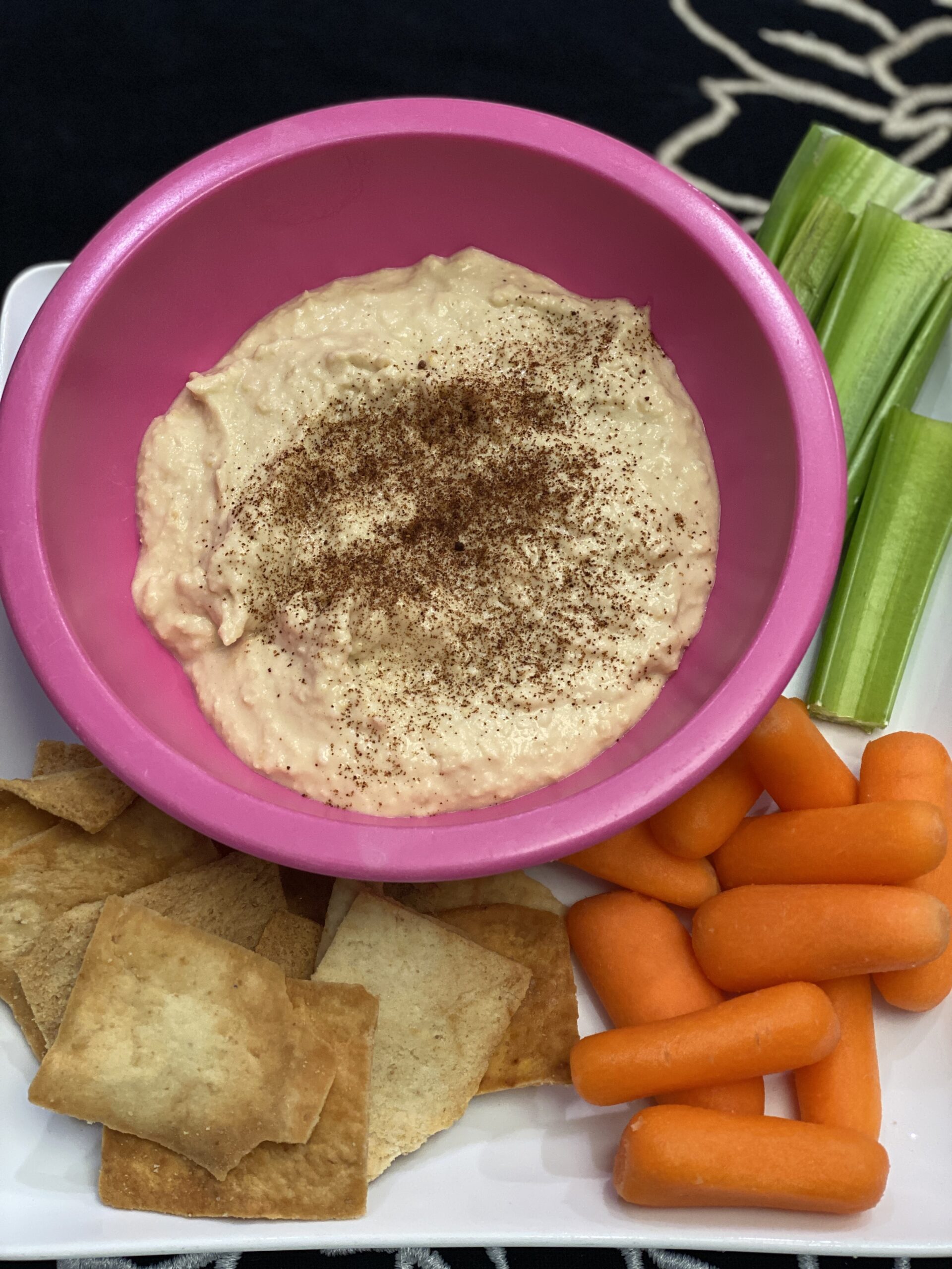 hummus chips and veggies