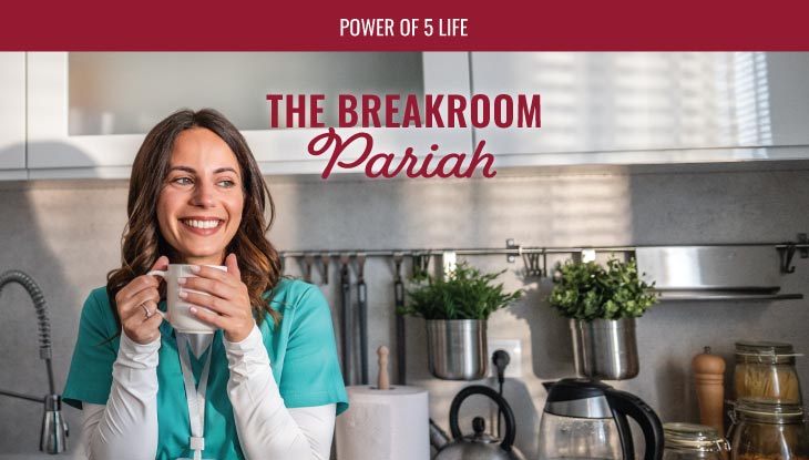 woman having a cup of coffee in her work's breakroom for a blog post about being the office lunch etiquette
